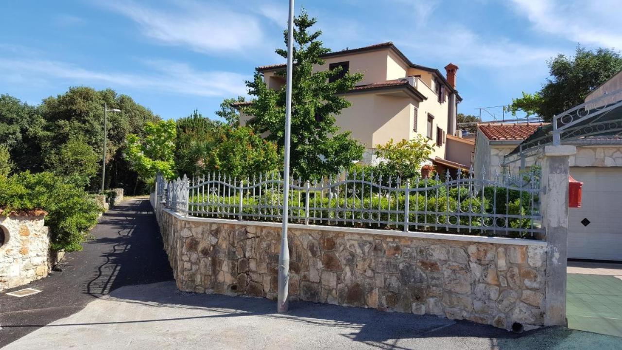 Apartments Ginkgo Banjole Exterior foto