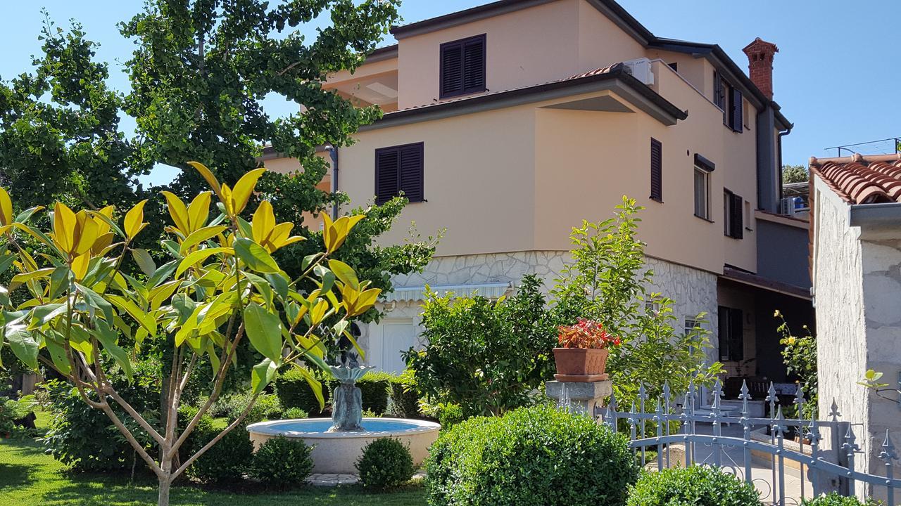Apartments Ginkgo Banjole Exterior foto